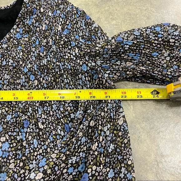 Aritzia Wilfred Daydreamer V Neck Pleated Blue Floral Puff Sleeve Sz XL Boho EUC - Picture 10 of 11